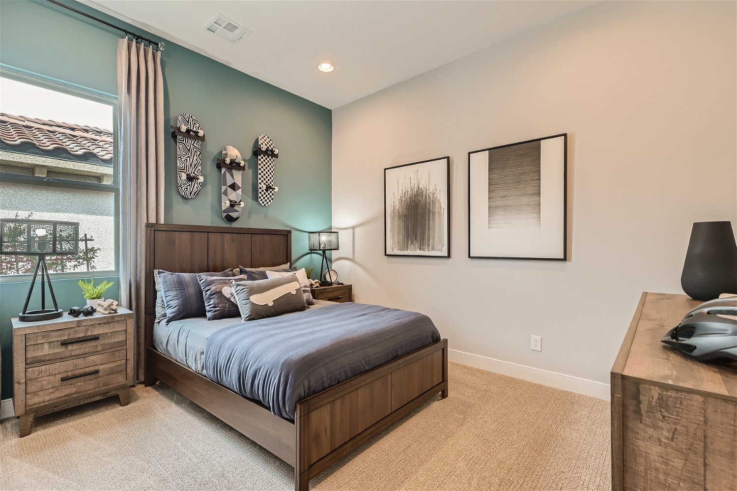 A bedroom with a bed and a desk.