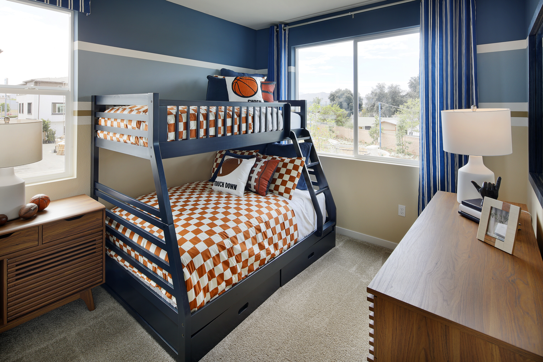 A bedroom with a bed and a desk.