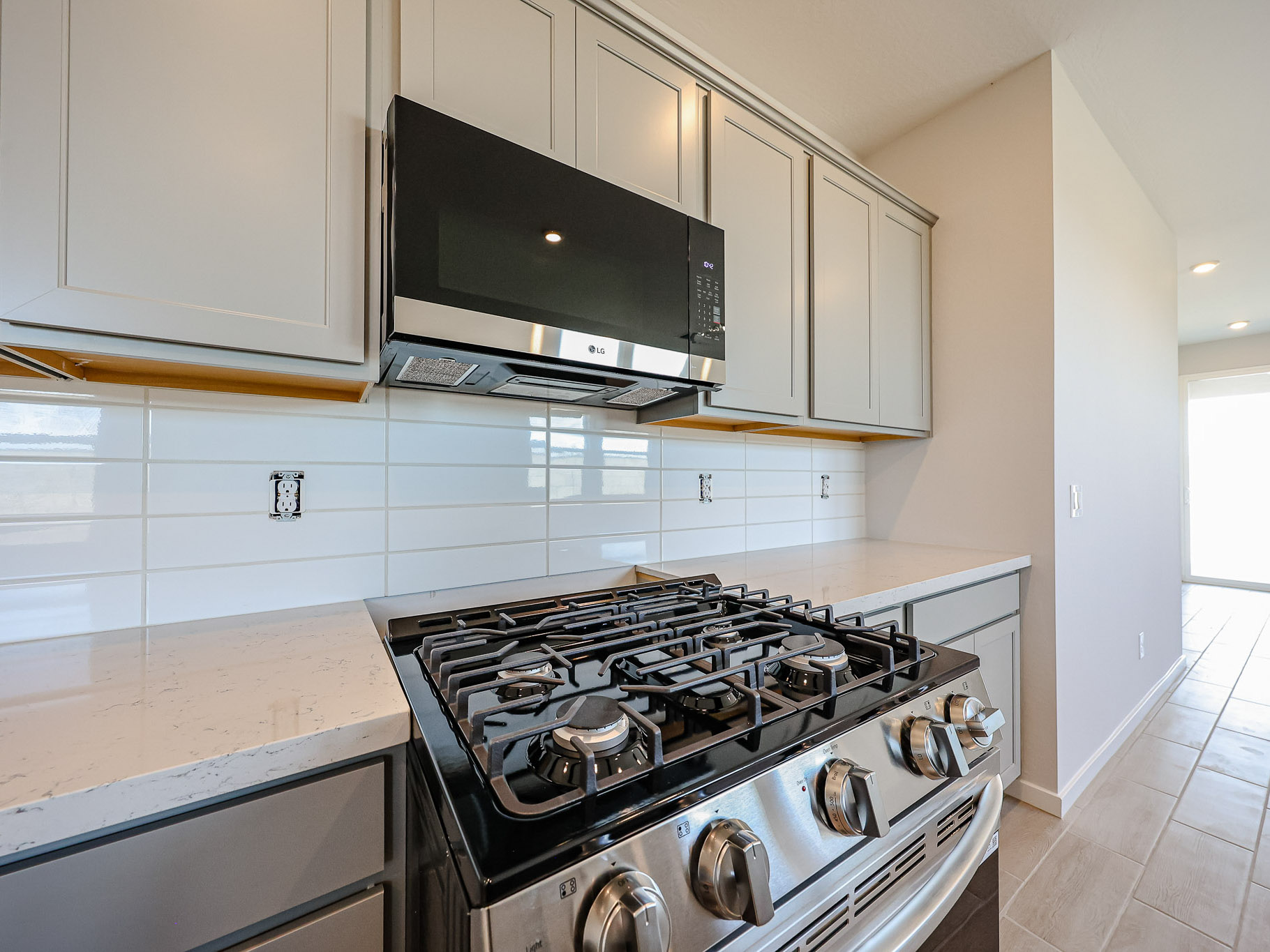 A kitchen with white cabinets.