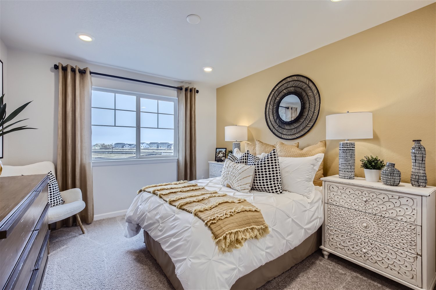 A bedroom with a bed and a desk.