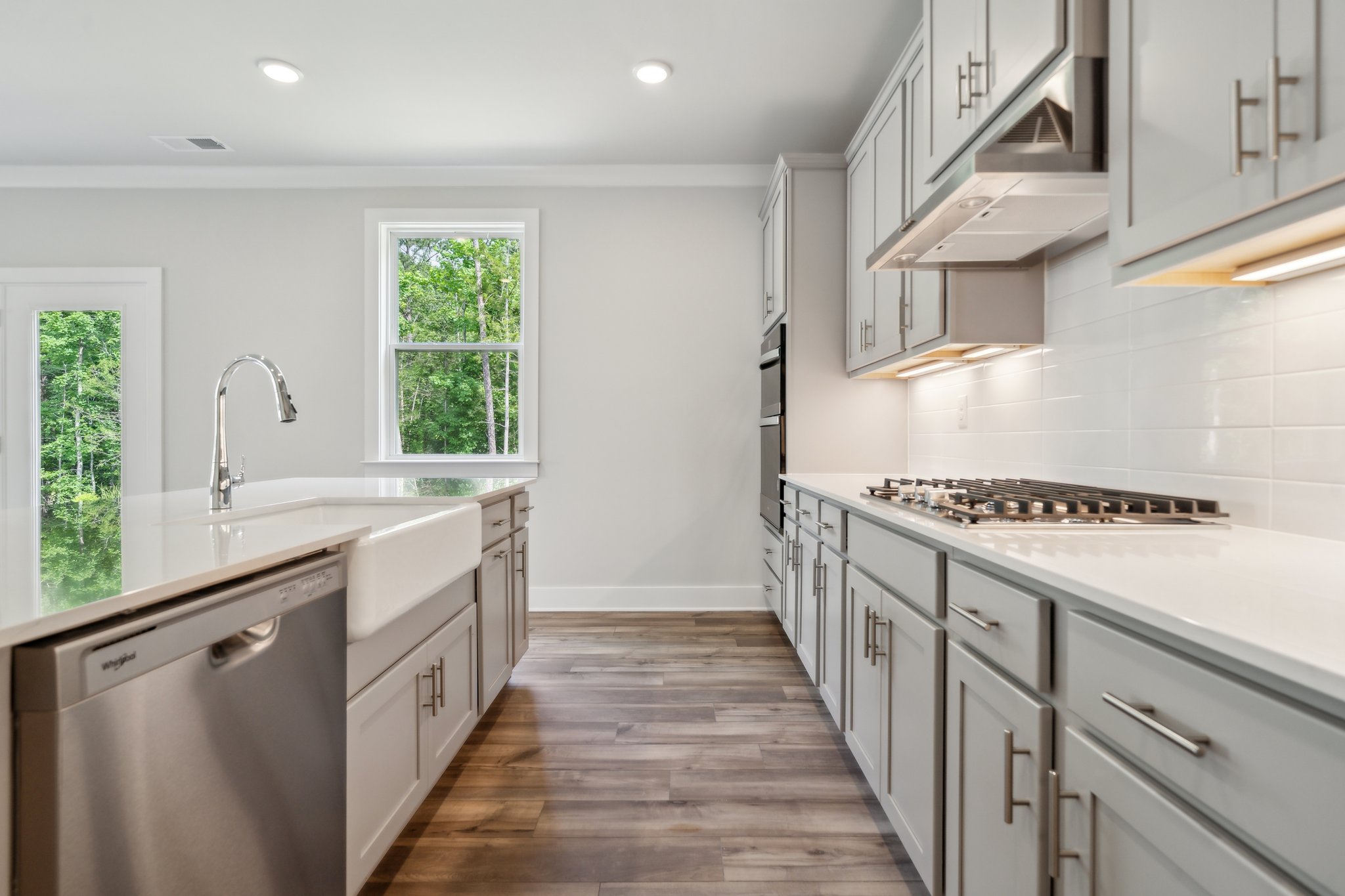A kitchen with white cabinets.