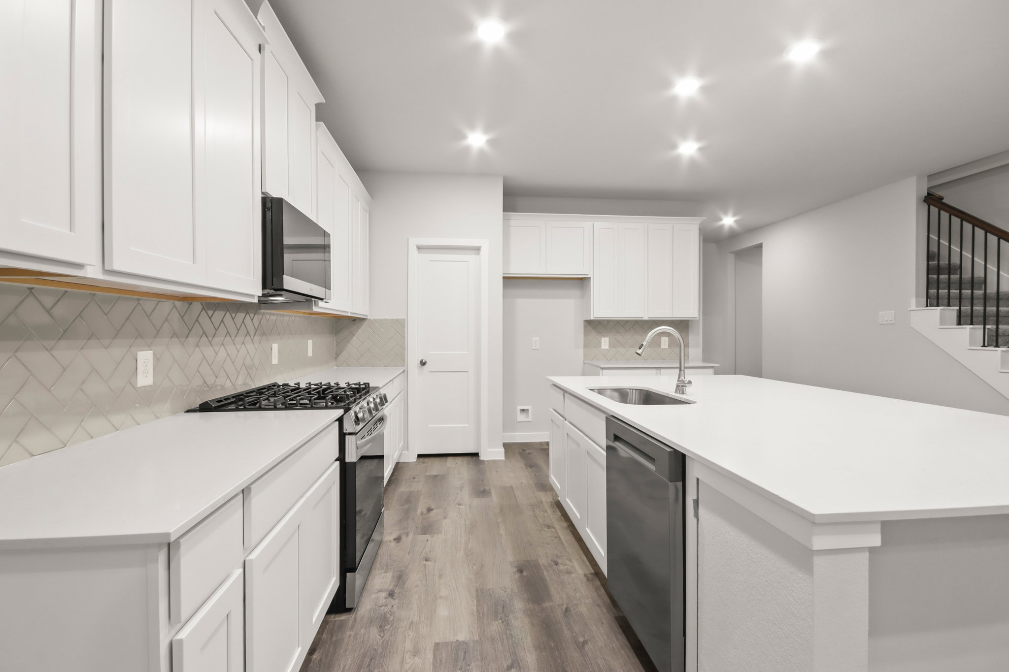A kitchen with white cabinets.
